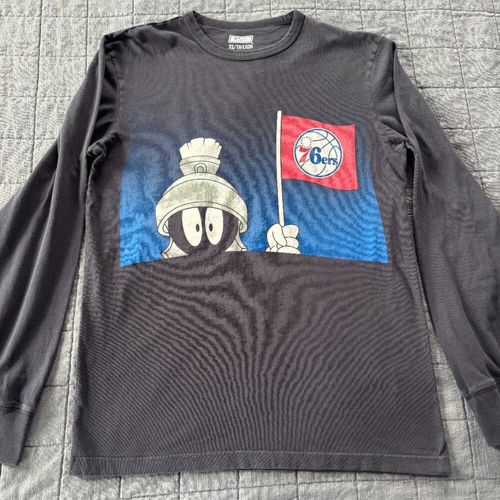 Tailgate NBA 76ers x Looney Tunes Marvin the Martian long sleeve tee Men's‎ XS